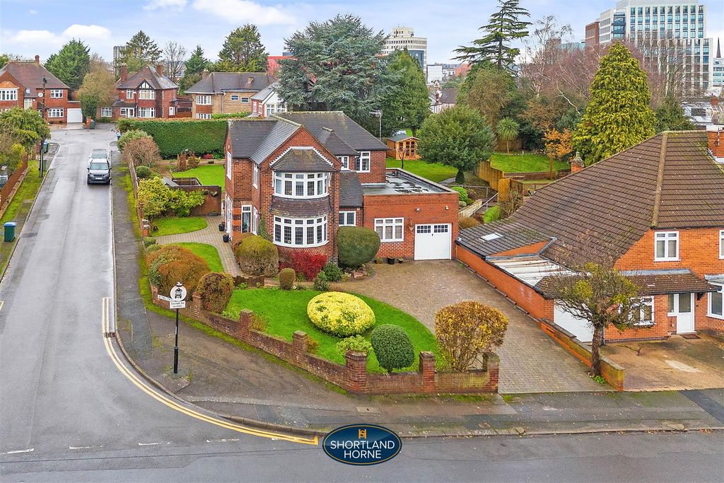 Property photo 1 of 61 2 Asthill Croft (6 Of 68) (1).Jpg