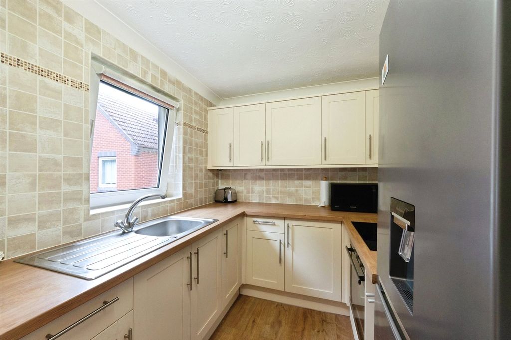 Property photo 2 of 21 Kitchen