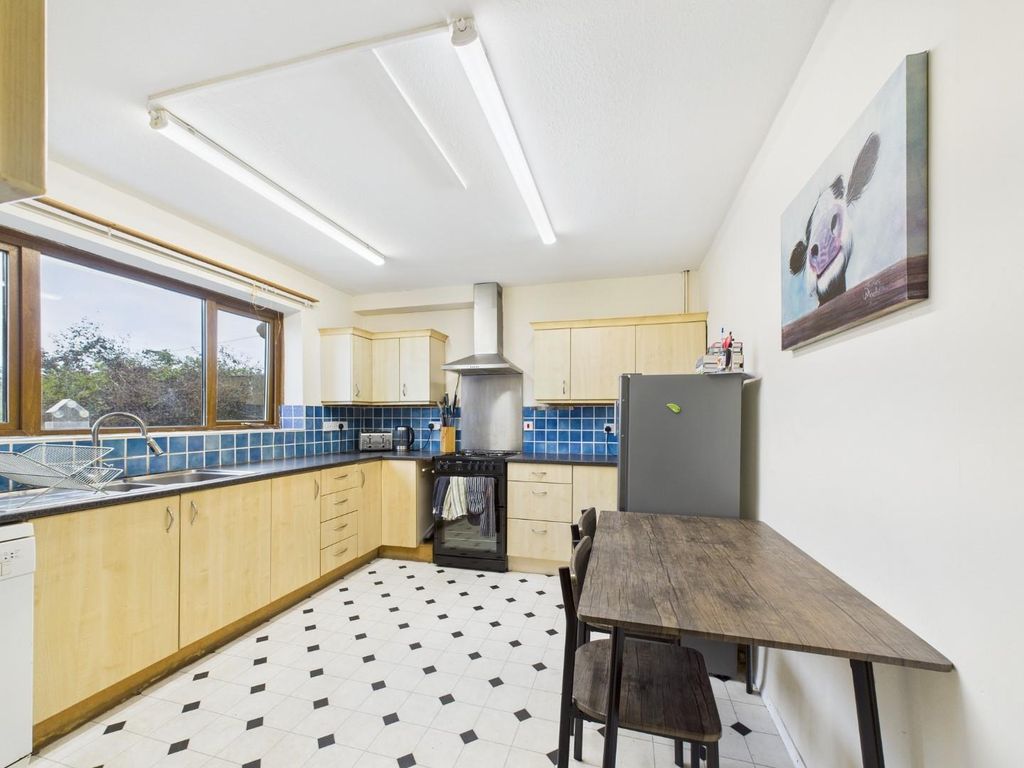 Property photo 2 of 28 Dining Kitchen