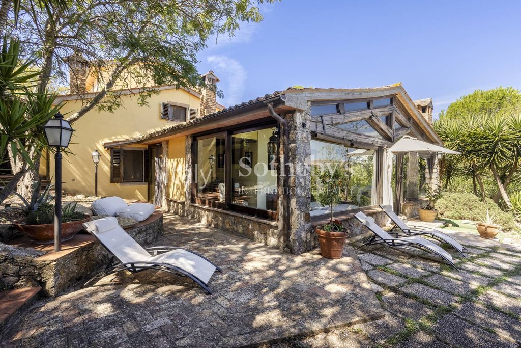 Property photo 2 of 23