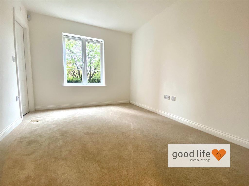 Property photo 3 of 12 20260528_112852748_Ios32 Aylesford Mews.Jpg
