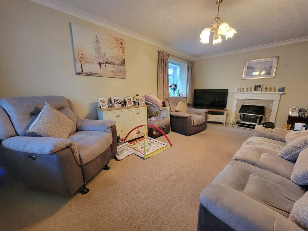 Property photo 2 of 10