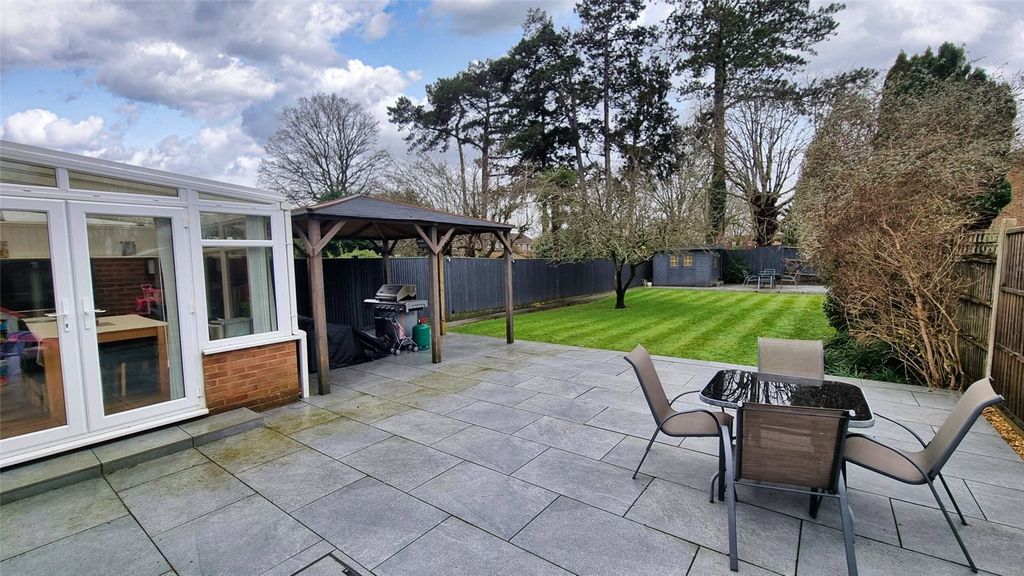 Property photo 2 of 17 Picture No. 16