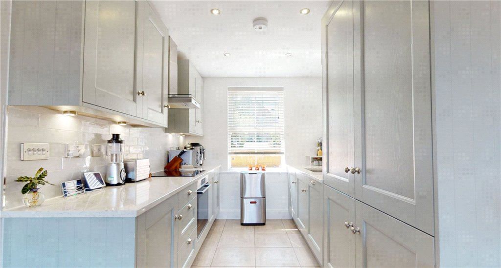 Property photo 3 of 20 Kitchen