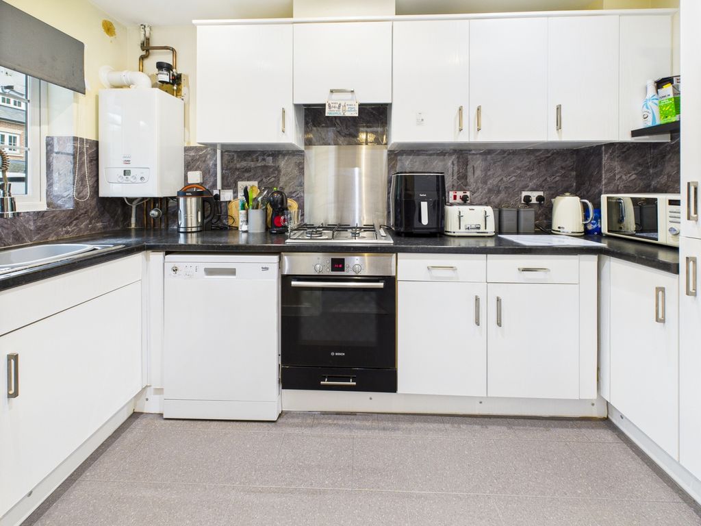 Property photo 2 of 14 Kitchen