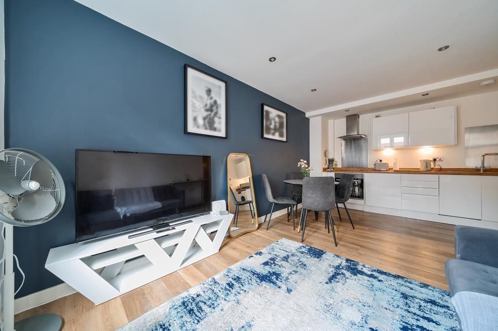 Property photo 3 of 22 Kitchen/Reception