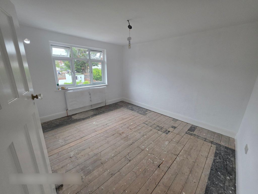 Property photo 3 of 9 Photo 2