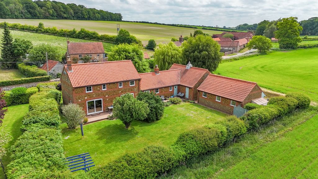 Property photo 2 of 45 4122425