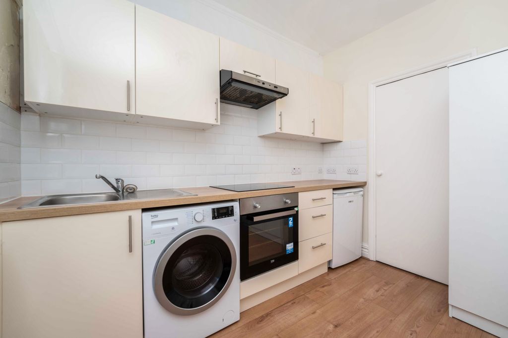 Property photo 2 of 10 2 - 44A4B8F3-741c-Ed