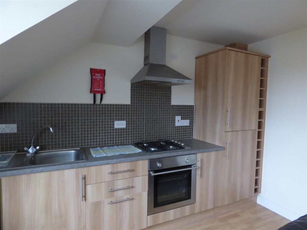 Property photo 3 of 5 6 Brookfield Court Kitchen.Jpg