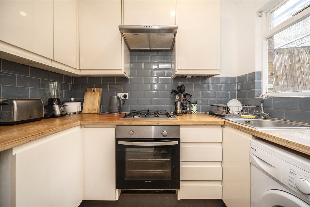 Property photo 3 of 8 Kitchen