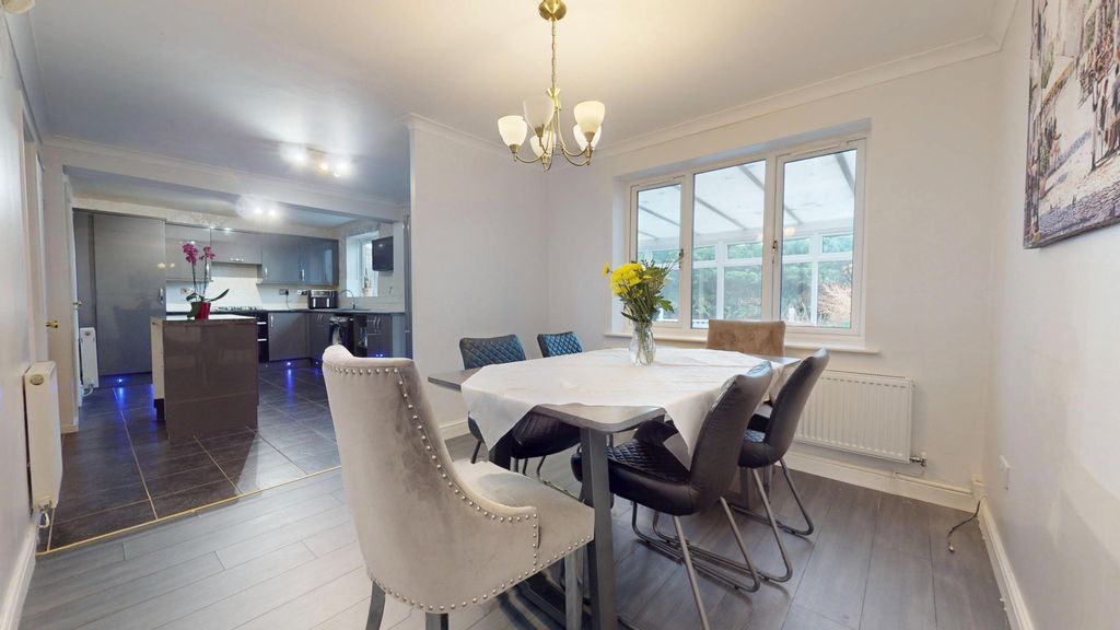 Property photo 2 of 19 4767183