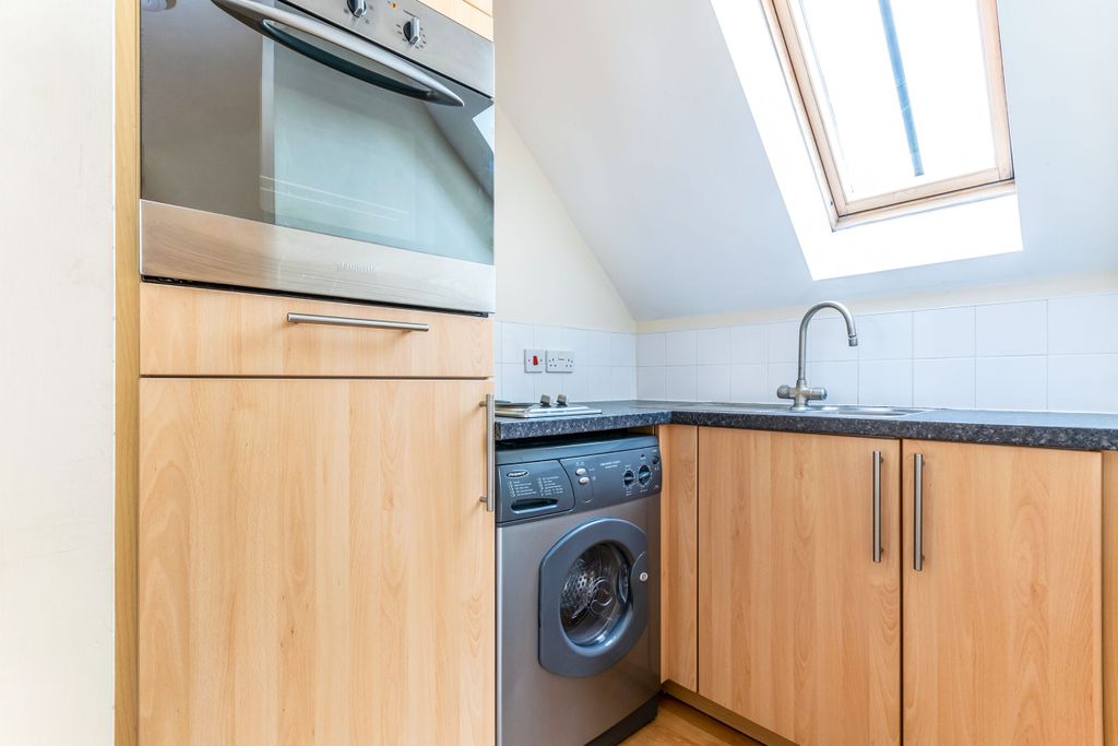 Property photo 3 of 6 Kitchen