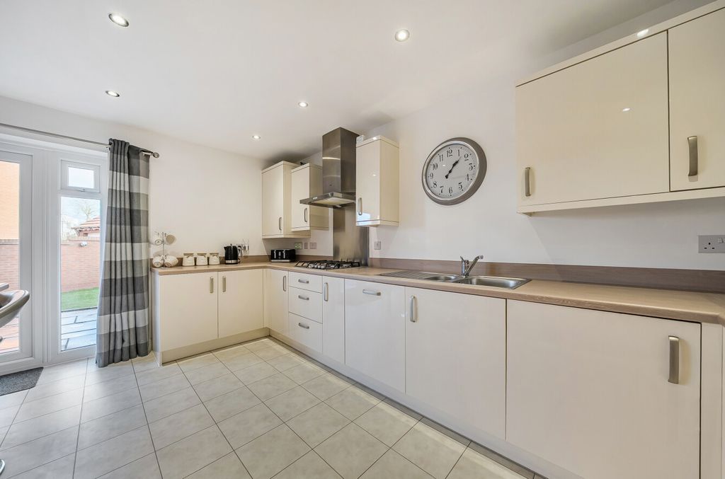 Property photo 3 of 19 1396561-2-695E682...