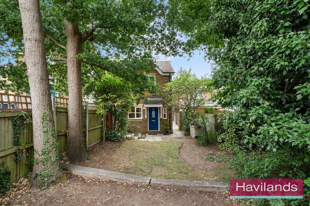 Property photo 1 of 22 Macleod Road-20.Jpg