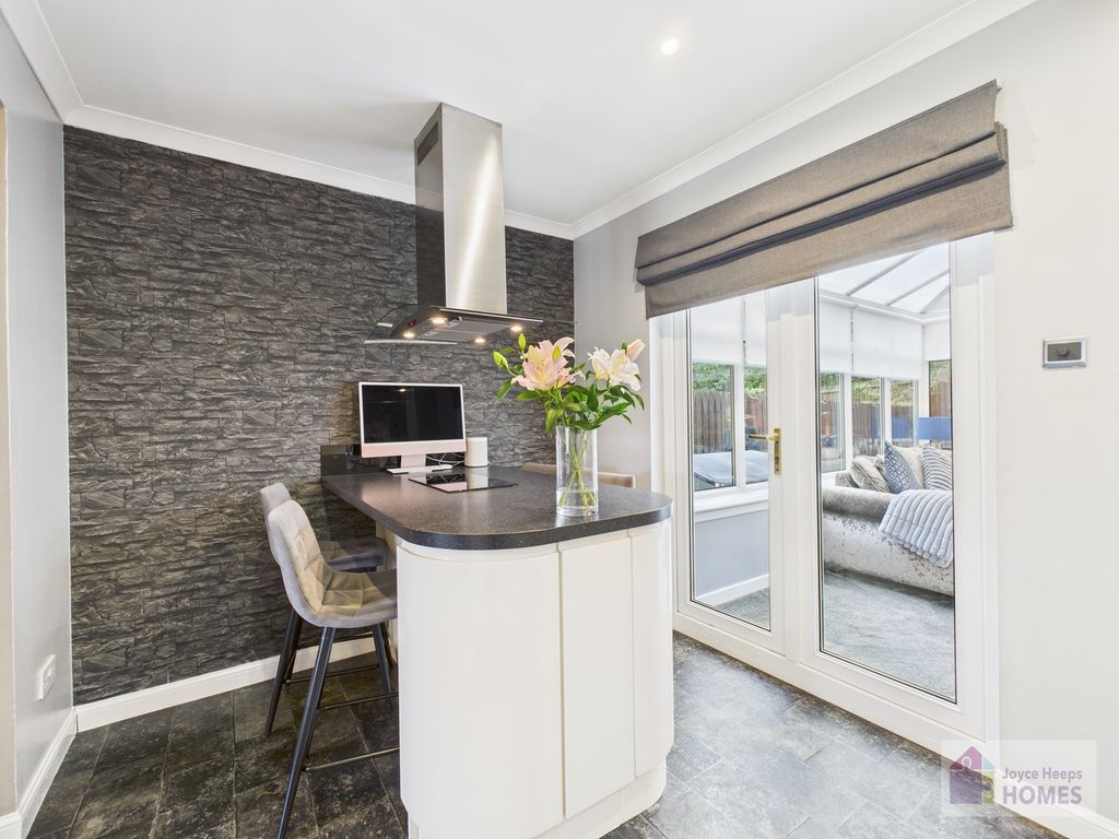 Property photo 3 of 28