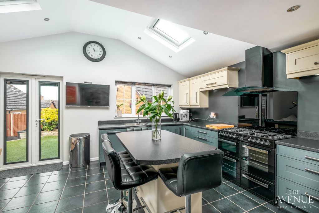 Property photo 3 of 40 4394806