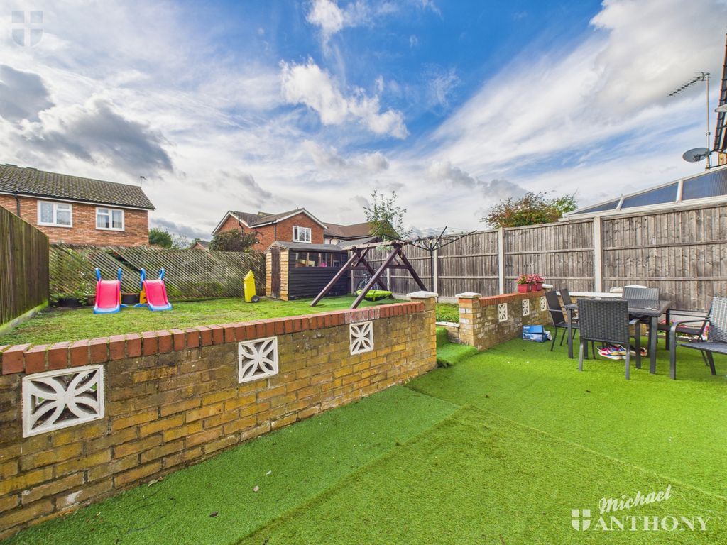 Property photo 3 of 10 Cam03218G0-Pr0807-Still006