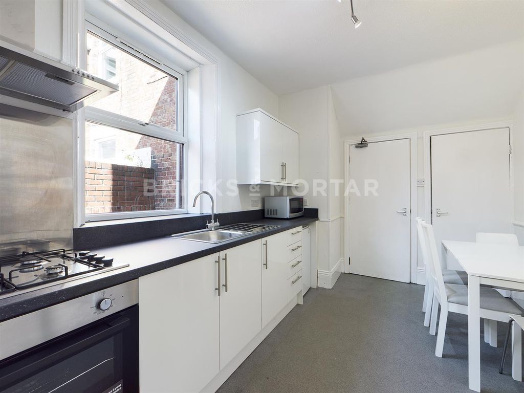 Property photo 2 of 14 Yubje9Adremm0Rwamibayw.Jpg