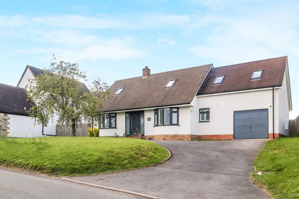 Property photo 1 of 32
