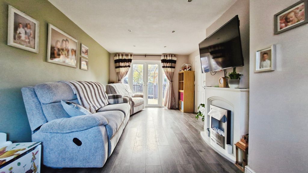 Property photo 3 of 19 5940Ccb5-20251113_121030