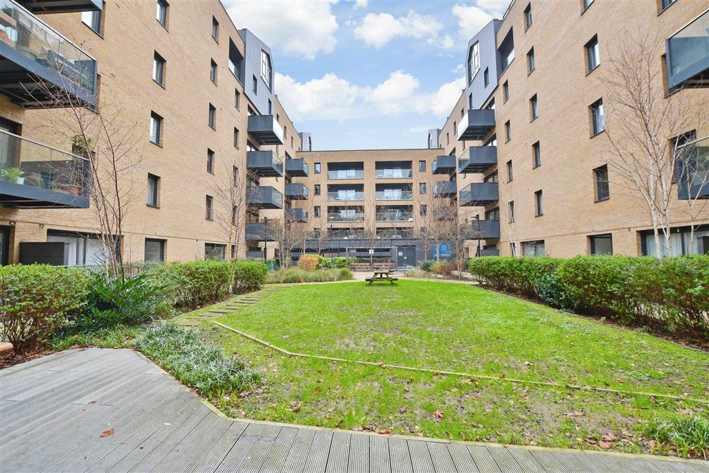 Property photo 1 of 14 Communal Gardens