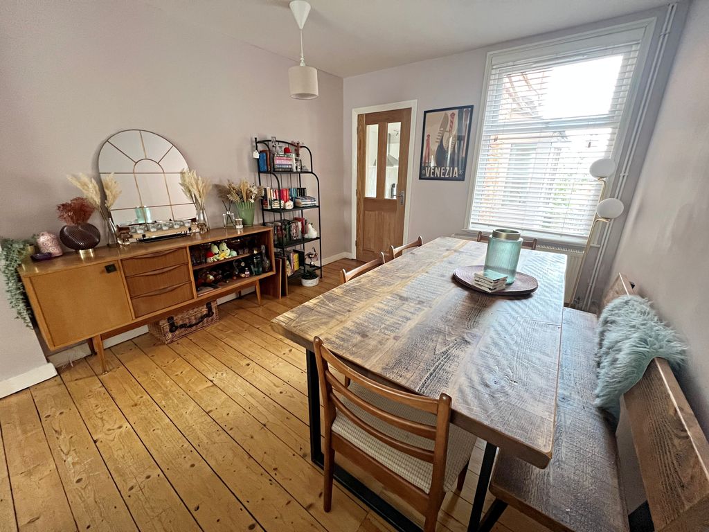 Property photo 3 of 15 Dining Through To Kitchen