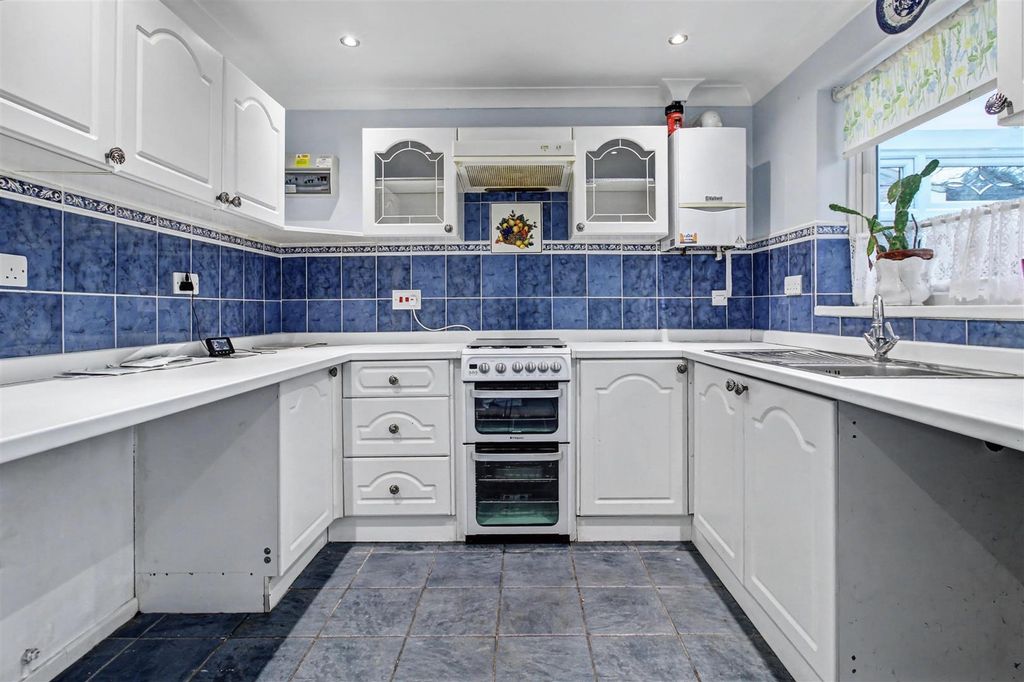 Property photo 3 of 18 Kitchen