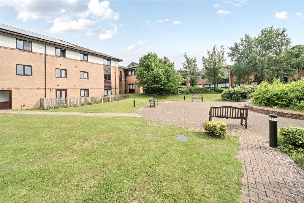 Property photo 1 of 11 Communal Garden