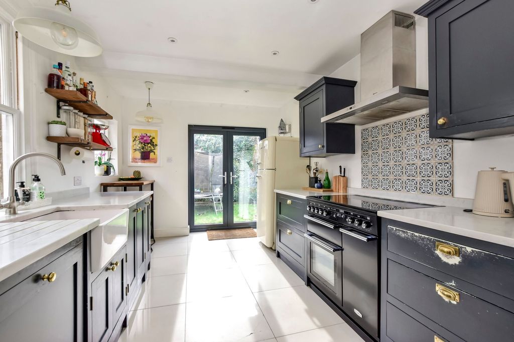 Property photo 3 of 21