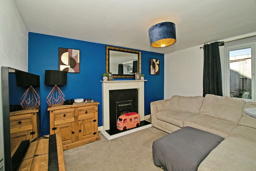 Property photo 3 of 32 Pbox-Img.Jpg