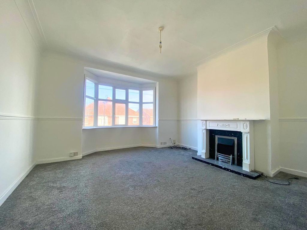 Property photo 3 of 15 3A St George Road Cullercoats Lounge 3