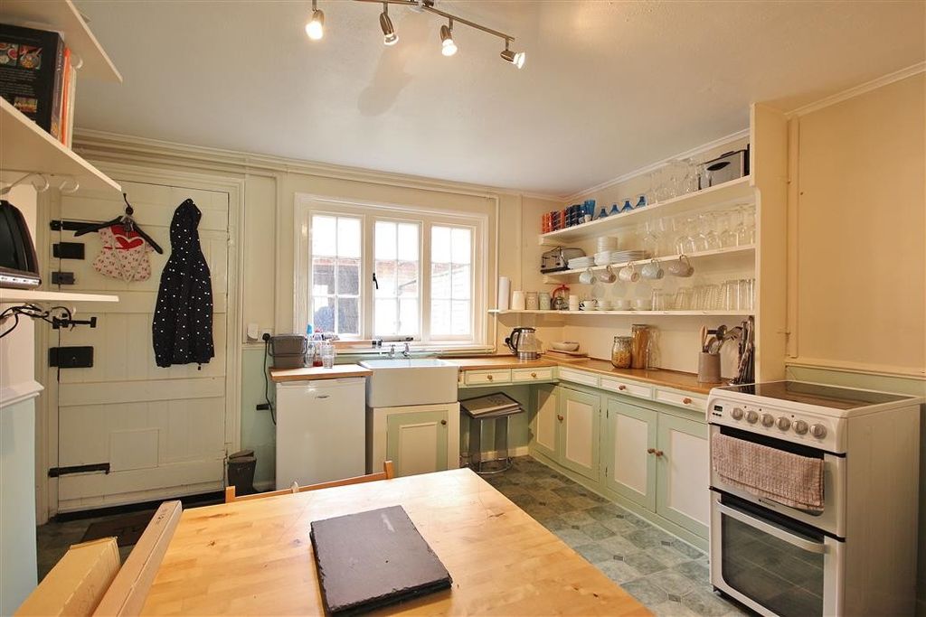 Property photo 2 of 9 Kitchen