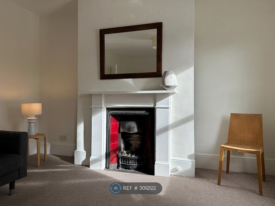 Property photo 1 of 18 Living Room 1
