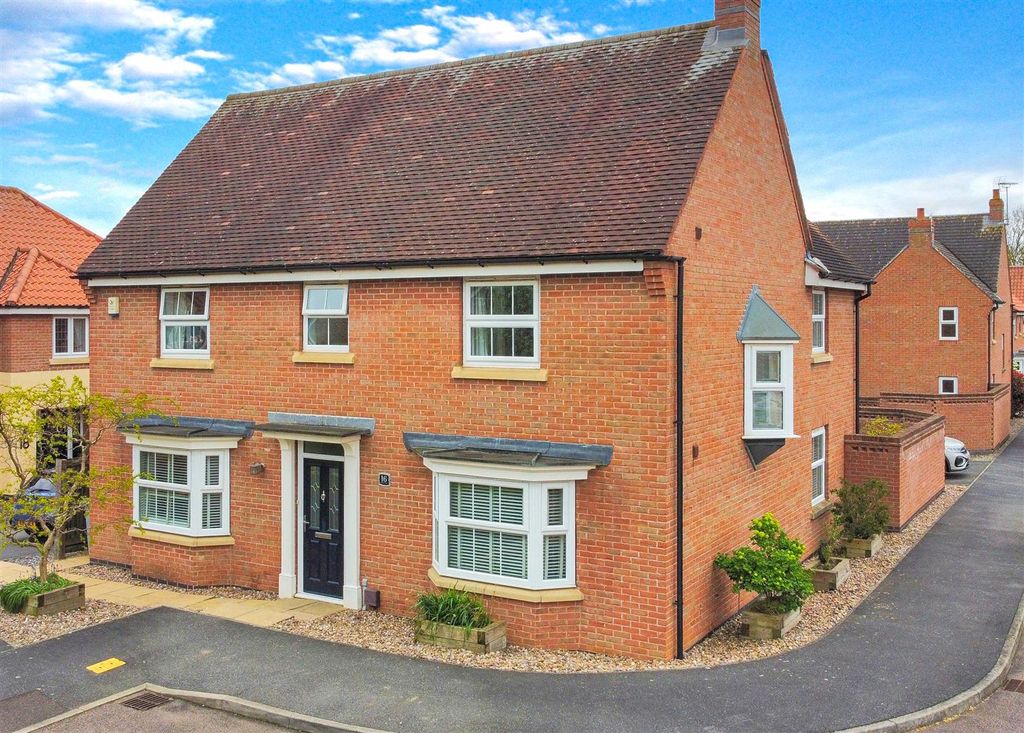 Property photo 1 of 25 Elevated Front Aspect 738