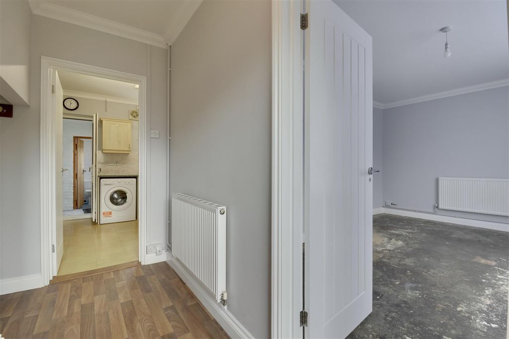 Property photo 2 of 19 B178E5BA-681A-46Bd-A007-6F331Aee7CC5_1_201_A.Jpeg