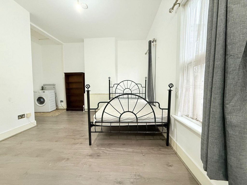 Property photo 2 of 5 Gallery