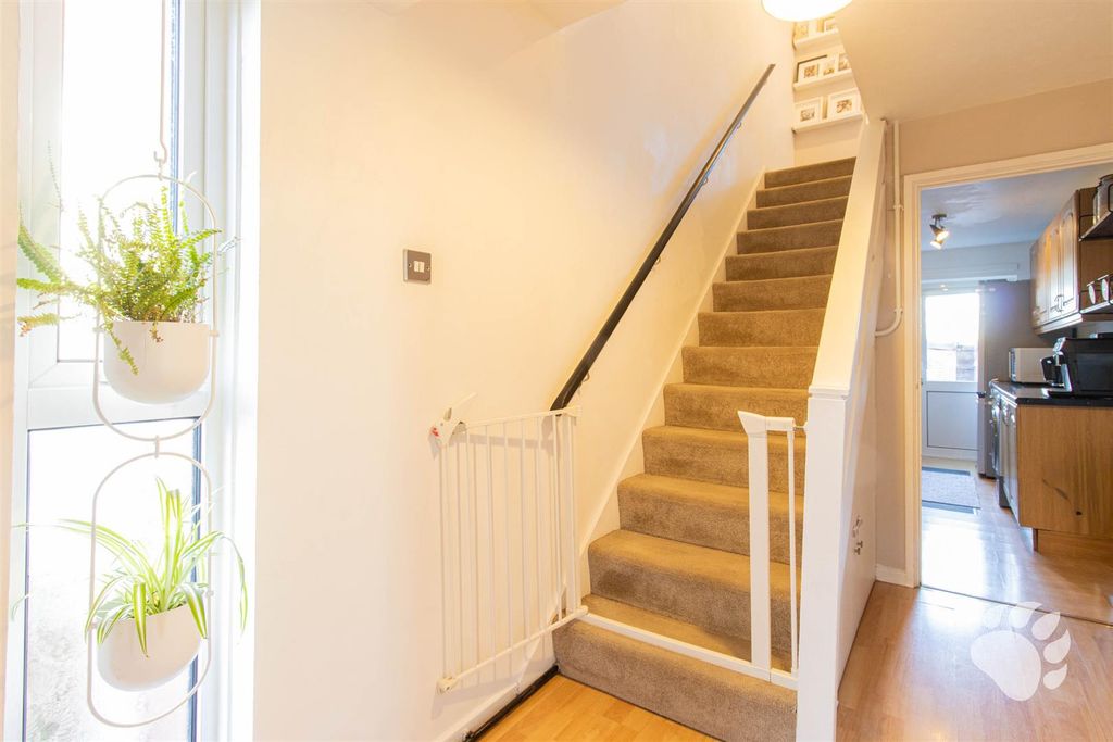 Property photo 3 of 21 Entrance Hall