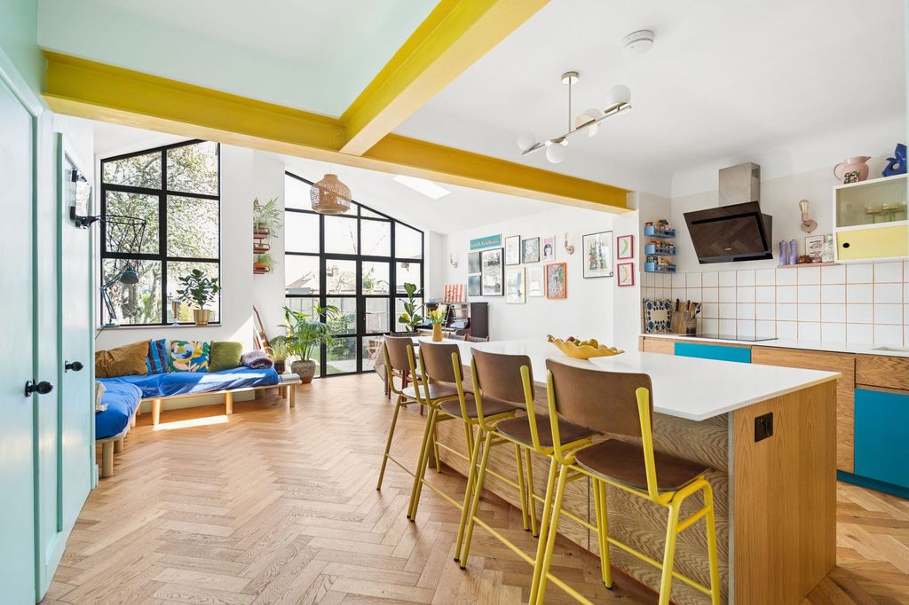 Property photo 1 of 18