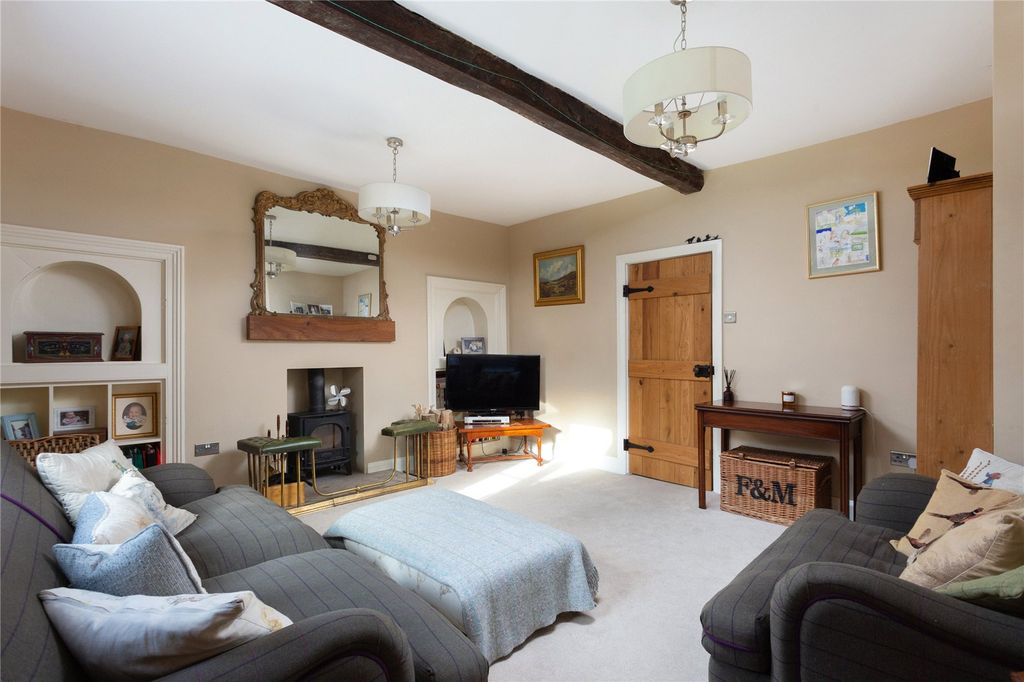 Property photo 3 of 16 Sitting Room