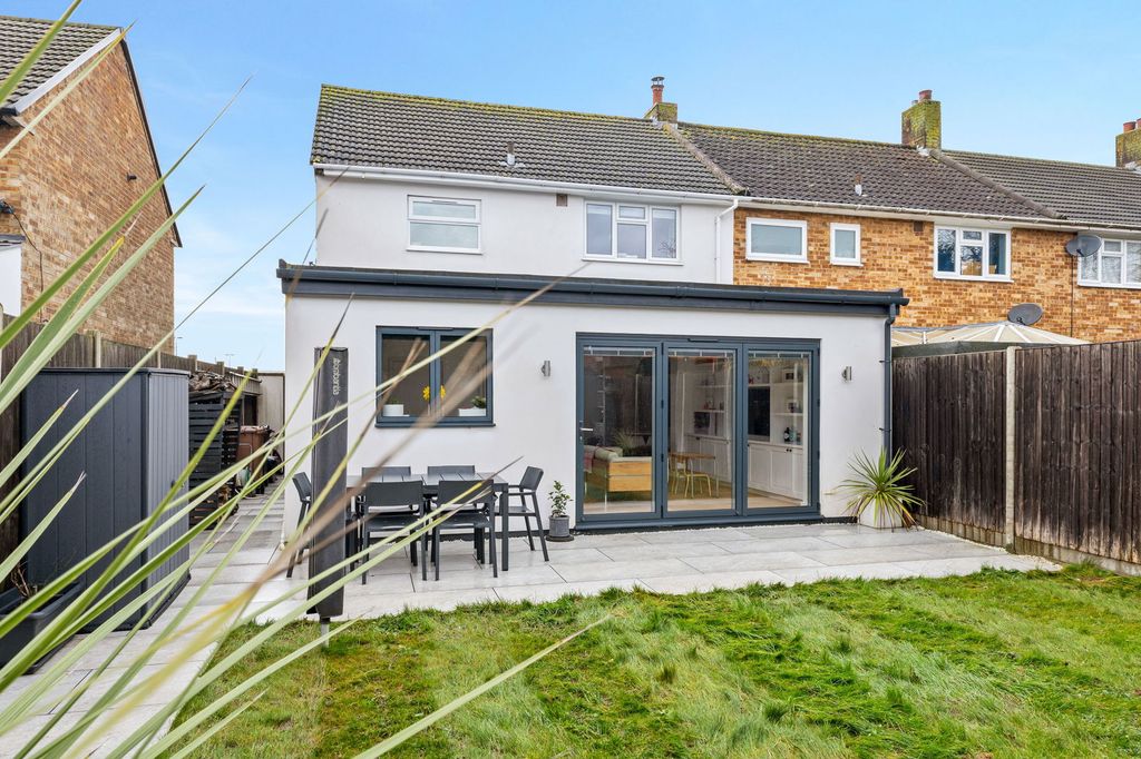 Property photo 1 of 28