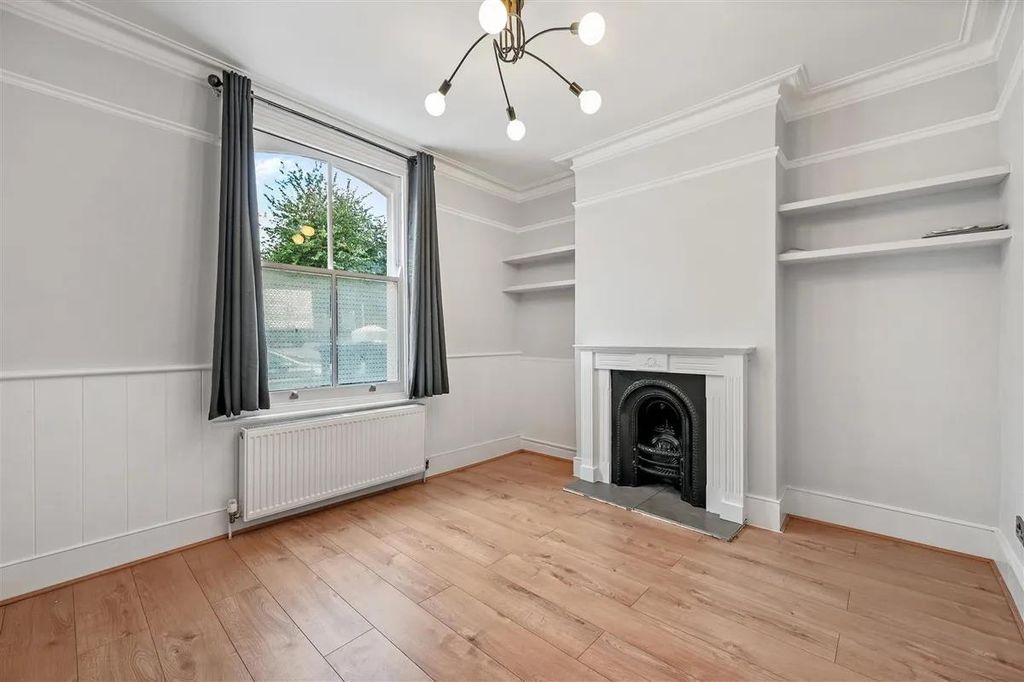 Property photo 2 of 11 Living Room