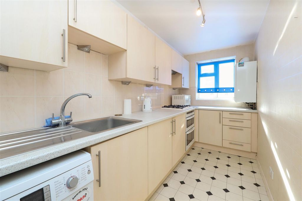 Property photo 2 of 9