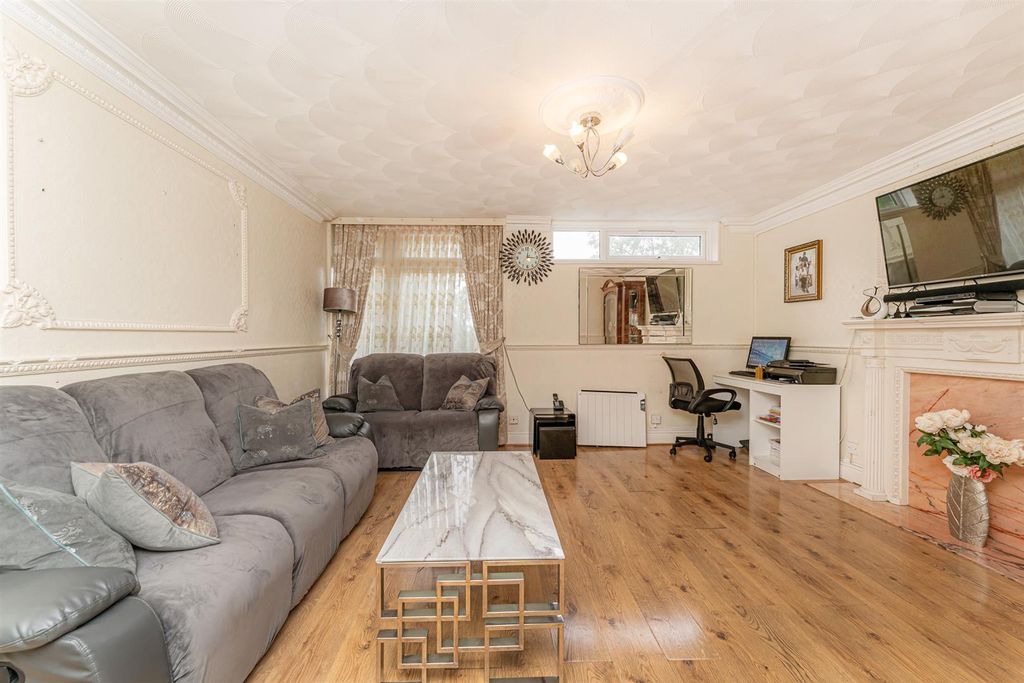 Property photo 3 of 19