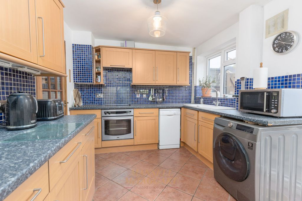 Property photo 3 of 20