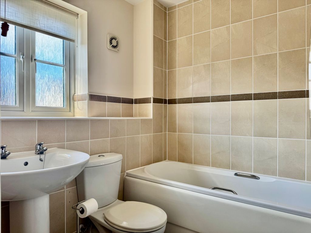 Property photo 3 of 17 Bathroom