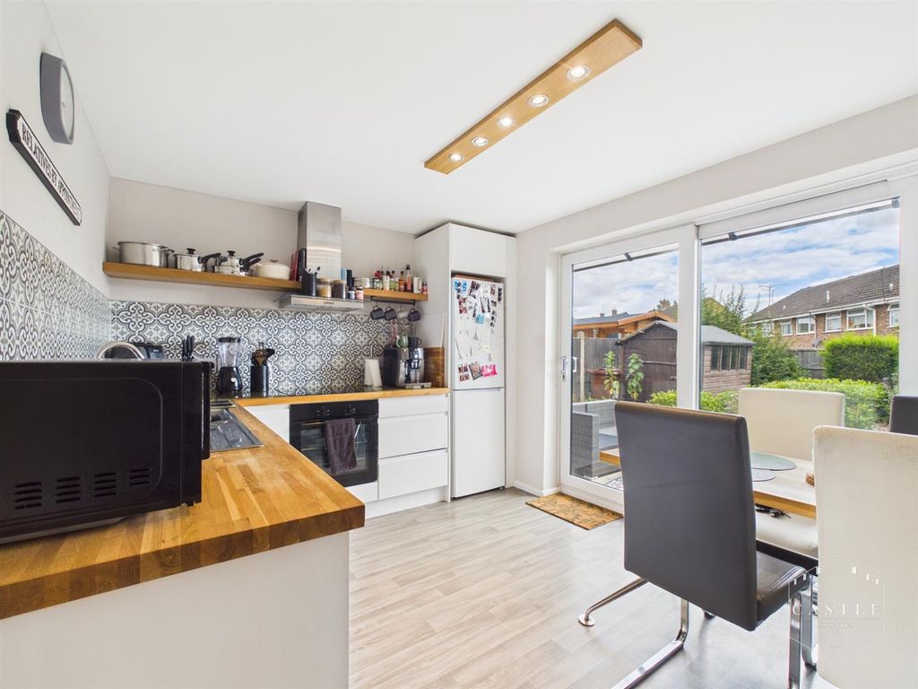 Property photo 3 of 19 Dining Kitchen