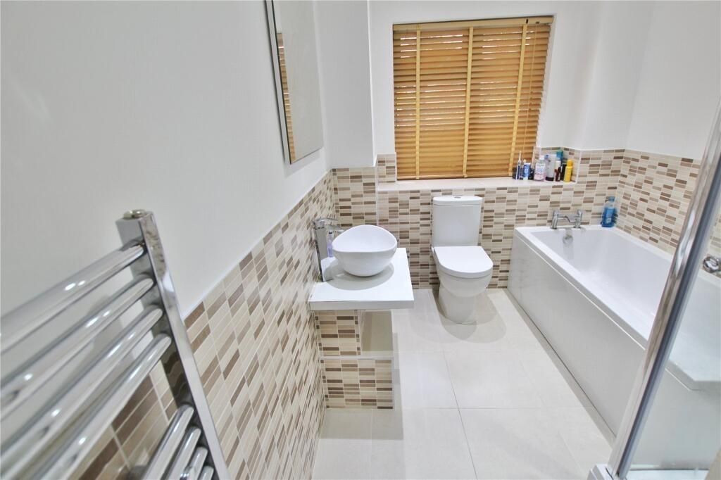 Property photo 3 of 16 Bathroom.Jpg