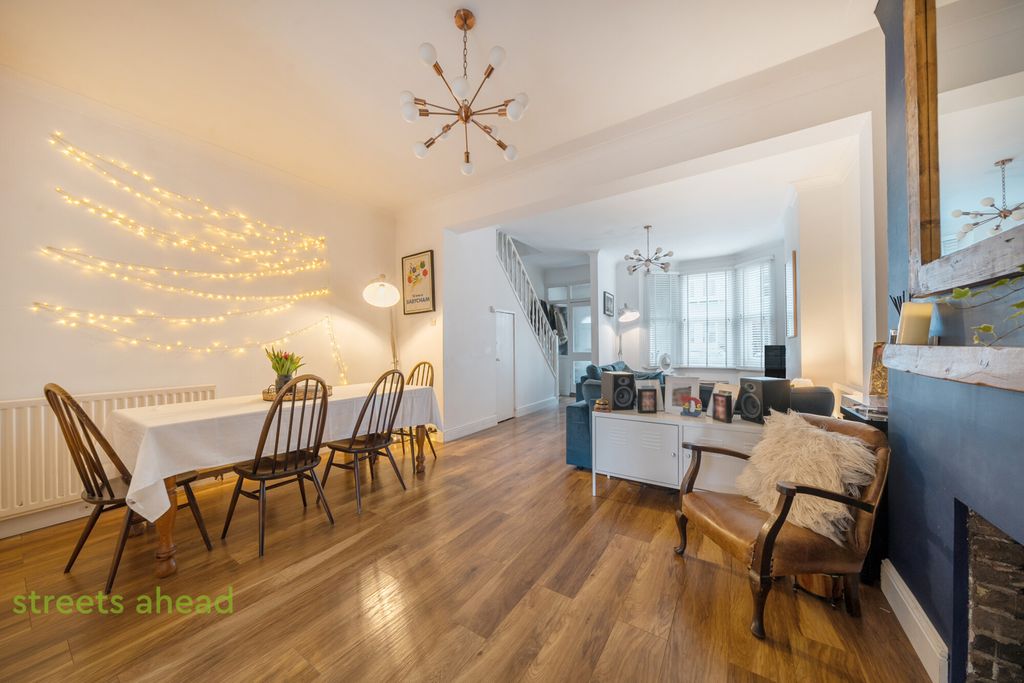 Property photo 2 of 17 96F6c664-Bb25-43c...