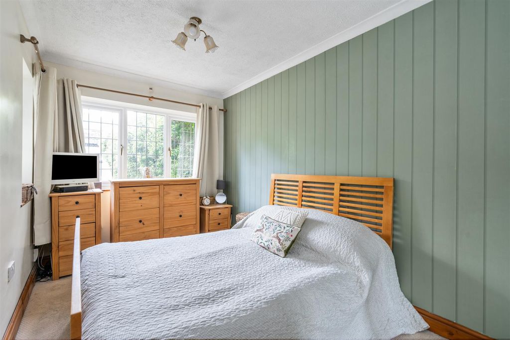 Property photo 2 of 16 33 Aqueduct Road_17.Jpg